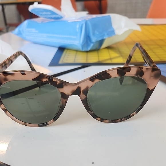 Warby Parker Brown Tortoise Frames - Picture 4 of 10